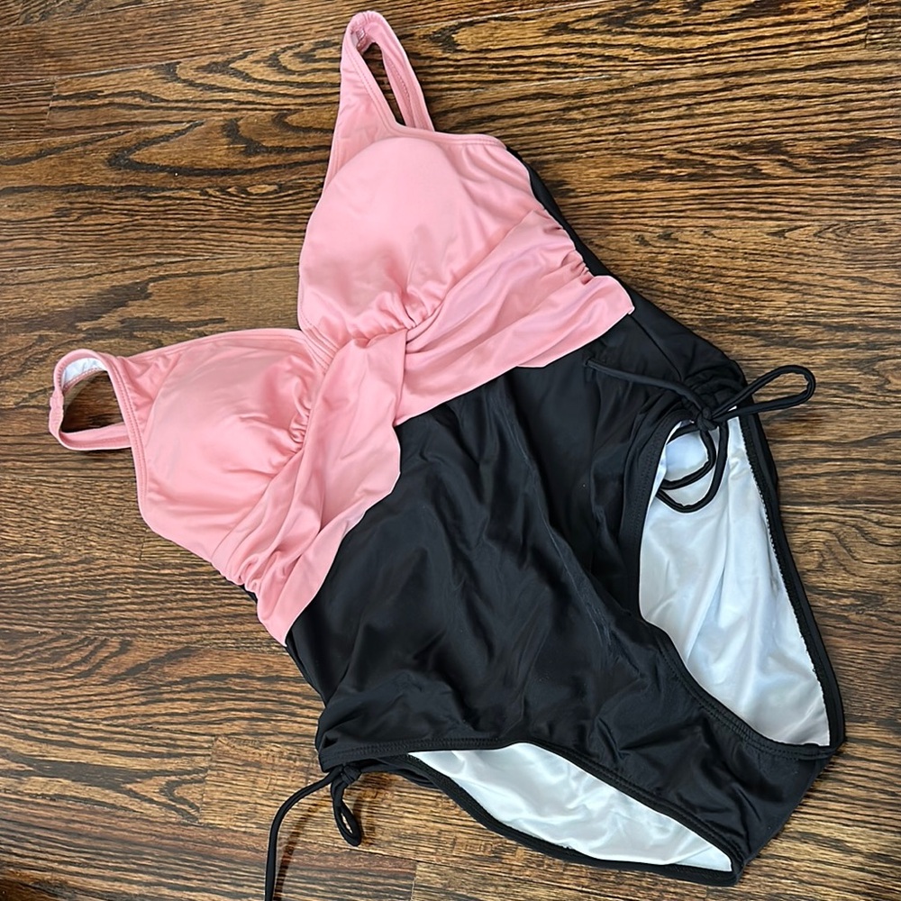 Cupshe Pink and Black One Piece Swimsuits with Adjustable Straps